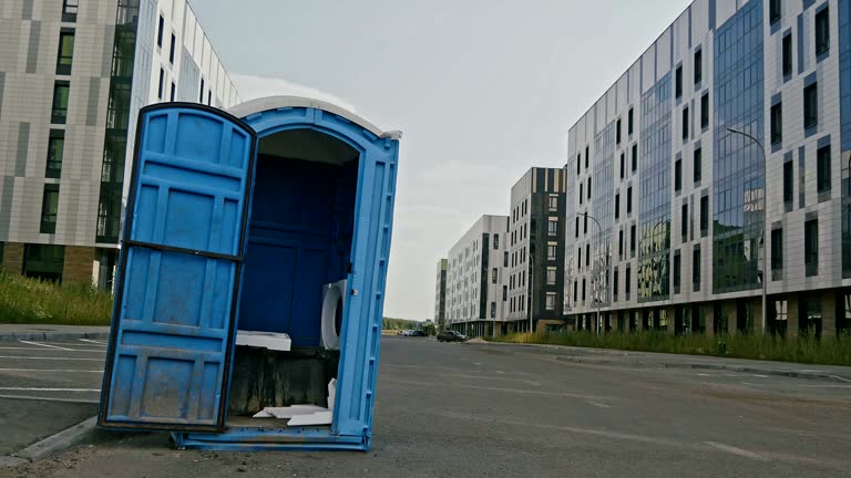 Best Portable Restroom Servicing (Cleaning and Restocking)  in , DE
